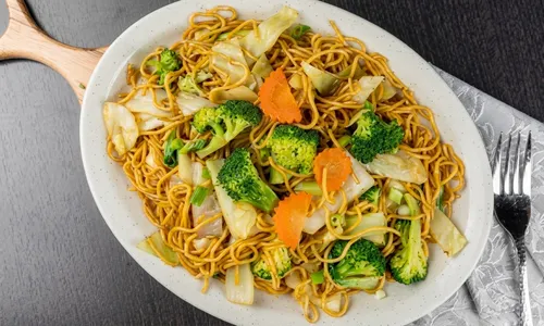 Stir-fried chow mein noodles with broccoli, cabbage and carrot